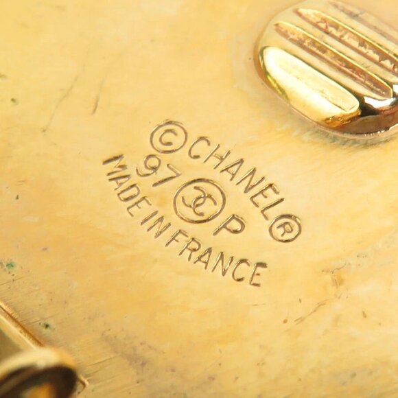 Auth CHANEL CC Logo Clip on Earrings Yellow Gold Metal/Pottery - Picture 8 of 8